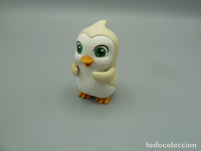 Figuras de goma y PVC: Pinguino del Arco Iris. Magiki - Foto 2