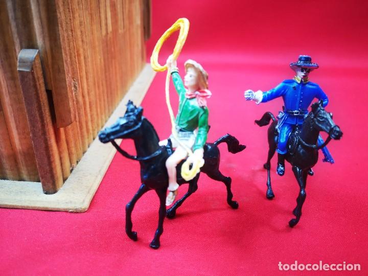 Figuras de goma y PVC: Fuerte Comansi + vaqueros - Foto 3