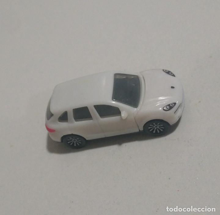 Figurines en Caoutchouc et PVC: coche kinder Porsche Cayenne blanco DC067 vehiculo miniatura escala mini dc