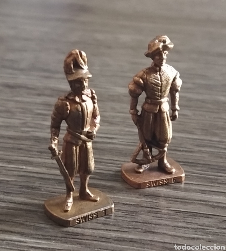 Kinder Figures: 2 figuras soldados suizos Ferrero Kinder