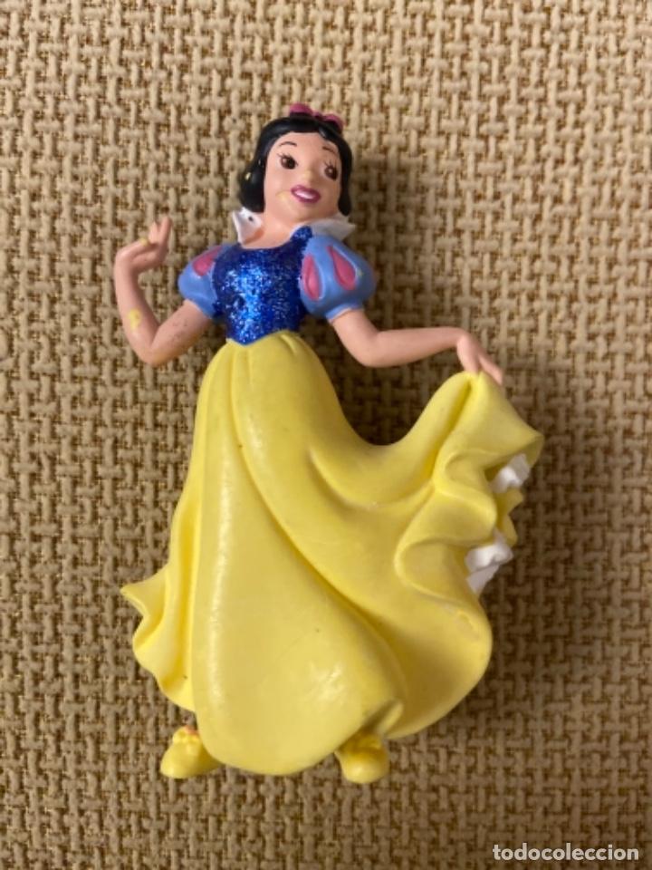 Figuras de goma y PVC: Blancanieves bully - Foto 1