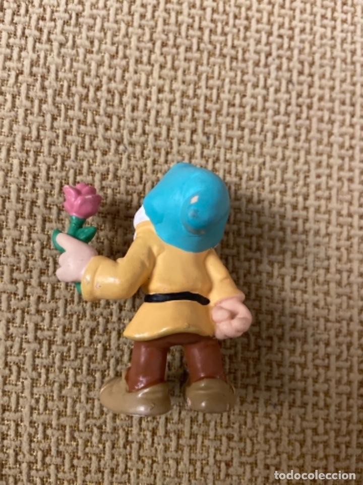 Figuras de goma y PVC: Enanito con rosa bully - Foto 2