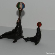 Figuras de Goma y PVC: 2 FOCAS CON PELOTA CIRCO, FABRICADA EN GOMA, FOCA JECSAN MADE IN SPAIN, ORIGINAL AÑOS 50.
