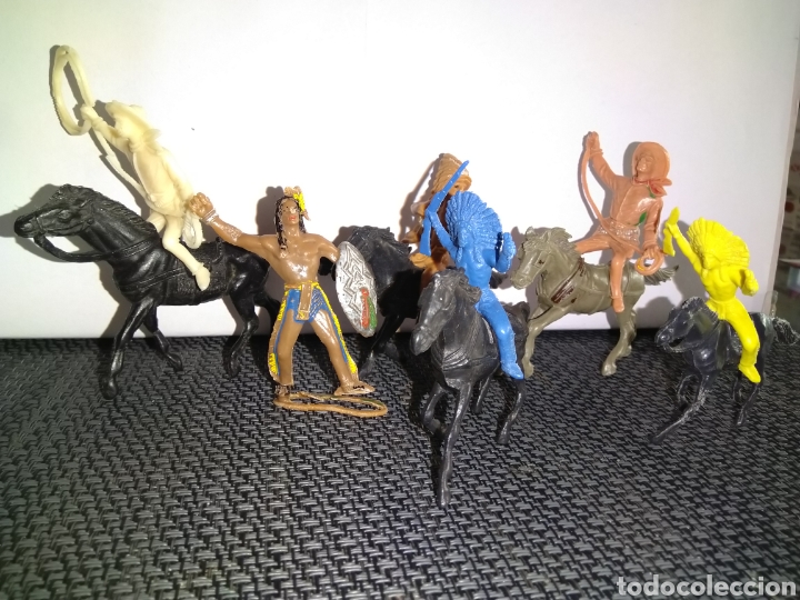 Figuras de goma y PVC: ANTIGUAS FIGURAS INDIOS VAQUEROS Y CABALLOS - Foto 3
