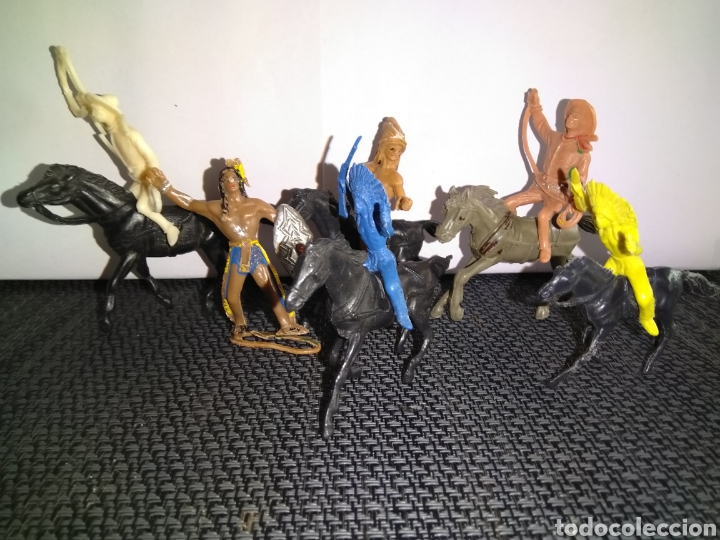 Figuras de goma y PVC: ANTIGUAS FIGURAS INDIOS VAQUEROS Y CABALLOS - Foto 1