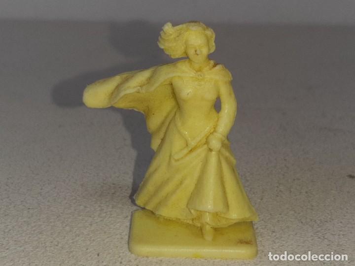 Figuras de Goma y PVC: CRESCENT TOY : ANTIGUA FIGURA DE PLASTICO DE MAID MARIAN ROBIN HOOD REF. RH2 MADE IN ENGLAND A&Ntilde;OS 60