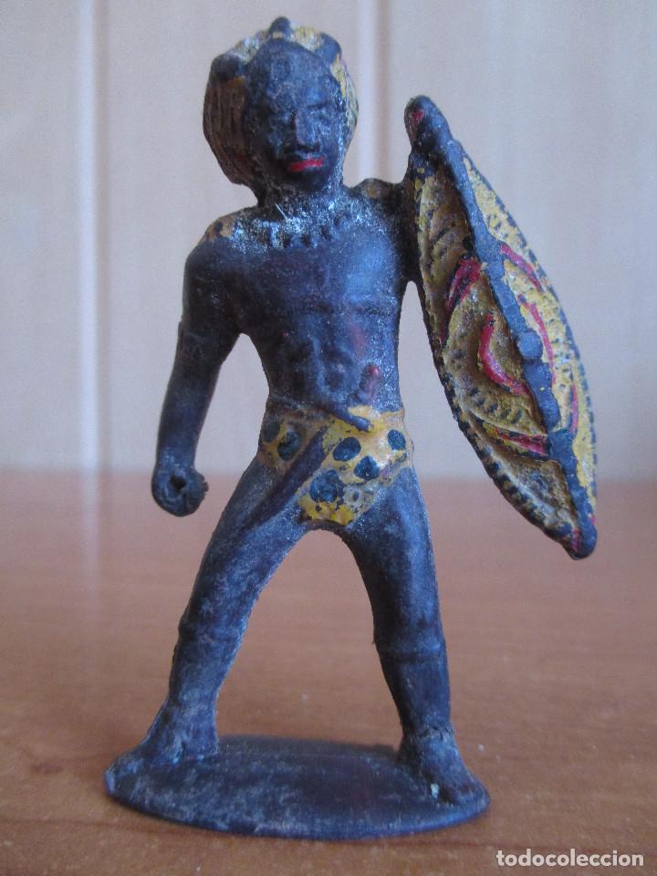 Figuras de Goma y PVC: MAIRZA : ANTIGUA FIGURA EN GOMA GUERRERO AFRICANO SERIE SAFARI