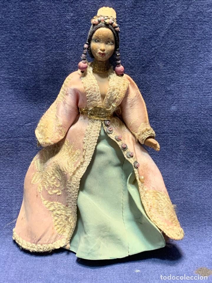 Figuras de Goma y PVC: MU&Ntilde;ECA PLASTICO VESTIDO TEATRO VARIEDADES JOSEFINE BAKER ESTILO ART DECO PPIO S XX 18X9CMS