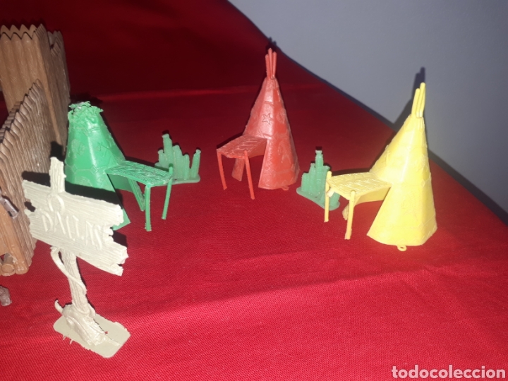 Figuras de goma y PVC: Fort Apache Comansi indio, vaqueros y complementos leer descripci&oacute;n - Foto 2
