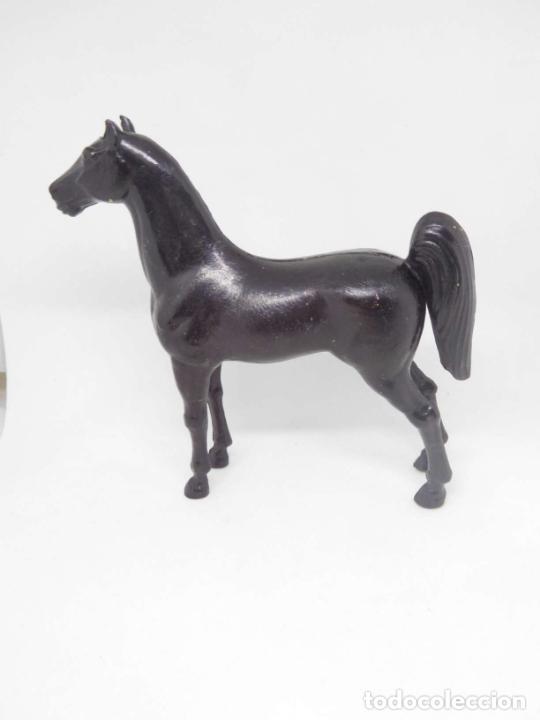 Rubber and PVC Figures: Figura caballo en pl&aacute;stico duro tipo baquelita.