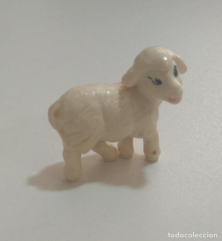 Kinder &Uuml;berraschung: OVEJA KINDER ANIMAL GRANJA MU&Ntilde;ECO TAMBIEN BELEN DIORAMA