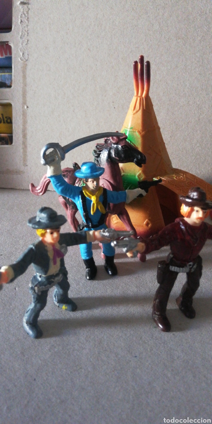 Figuras de goma y PVC: Lote de indios y vaqueros de comansi v. - Foto 2