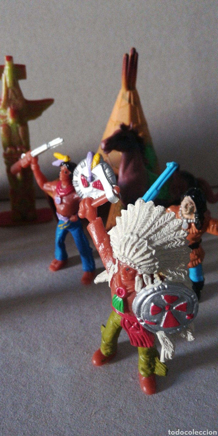 Figuras de goma y PVC: Lote de indios y vaqueros de comansi v. - Foto 3