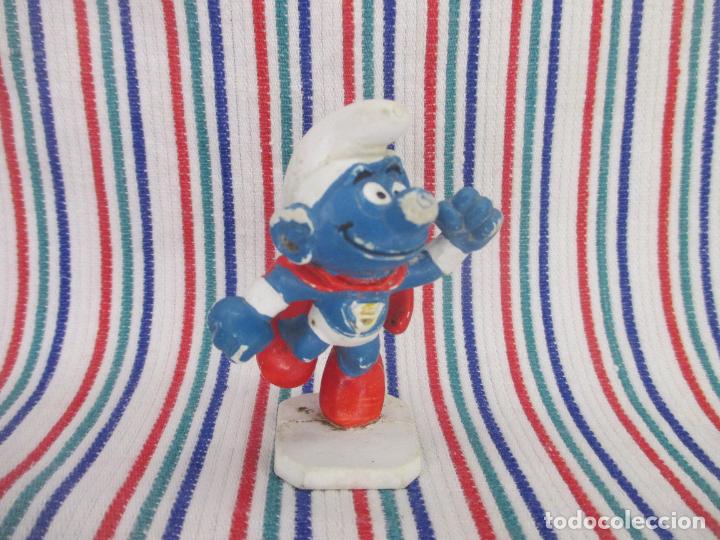 Figuras de goma y PVC: PITUFO SUPER HEROE, SUPERMAN, PEYO SCHLEICH GERMANY - Foto 1