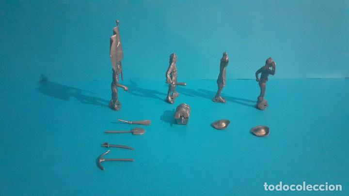 Figuras de goma y PVC: Lote de piratas y complementos de plastico monocolor tipo reamsa, pech ,comansi, lafredo... - Foto 2
