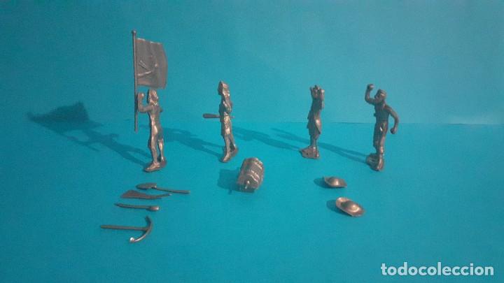 Figuras de goma y PVC: Lote de piratas y complementos de plastico monocolor tipo reamsa, pech ,comansi, lafredo... - Foto 4