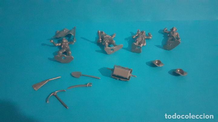 Figuras de goma y PVC: Lote de piratas y complementos de plastico monocolor tipo reamsa, pech ,comansi, lafredo... - Foto 5