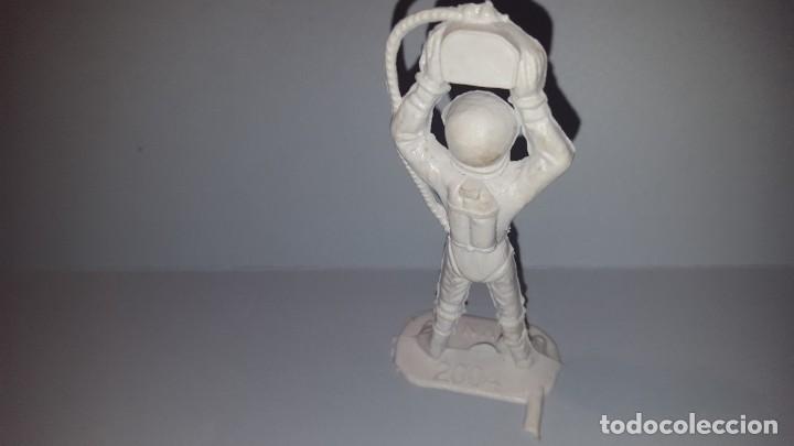 Figuras de goma y PVC: FIGURA DEL ESPACIO - Foto 2