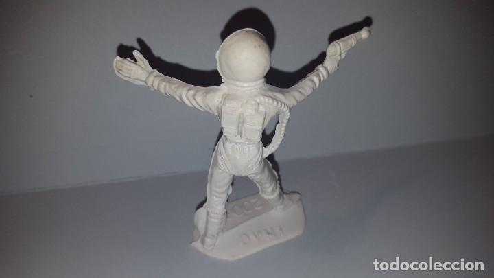 Figuras de goma y PVC: FIGURA DEL ESPACIO - Foto 2