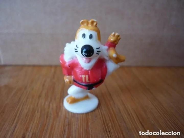 Figuras de goma Kinder: Figura Mondesir - karateca - Foto 1
