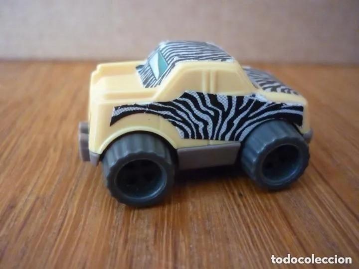 Figuras de goma Kinder: Figura Kinder - coche - Foto 1