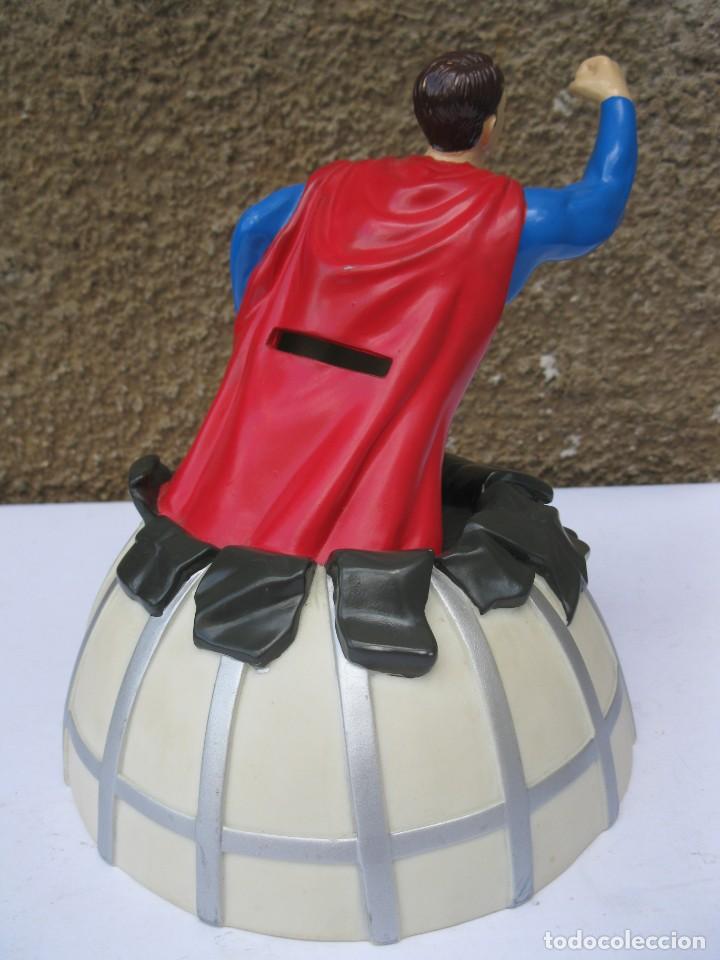 Figuras de goma y PVC: SUPERMAN - HUCHA DE PVC - BULLY - DC COMICS. - Foto 3