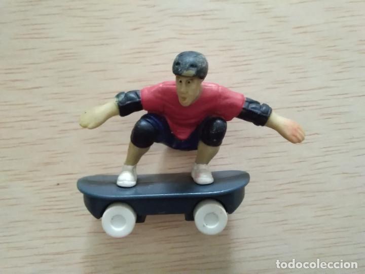 Figuras de Goma y PVC: FIGURA PATINADOR PATINETE