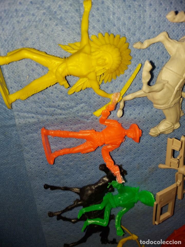 Figuras de goma y PVC: DILIGENCIA CON INDIOS Y VAQUEROS - COMANSI - Foto 6