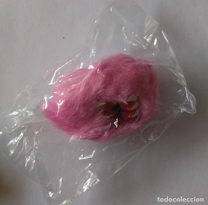 Kinder Figures: ferrero huevo sopresa monstruo peluche suave rosa monster