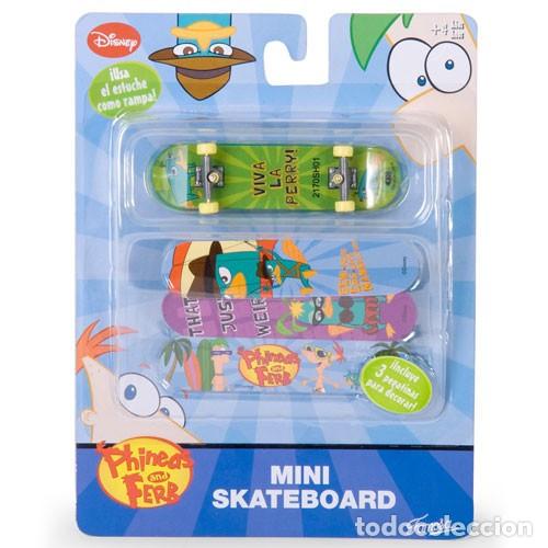 Figuras de Goma y PVC: Mini Skateboard / Monopat&iacute;n de Phineas & Pherb (Famosa). NUEVO EN BL&Iacute;STER!!.
