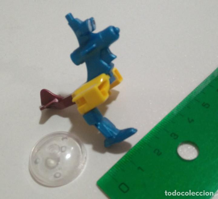Figuras de goma Kinder: robot kinder incompleto androide - Foto 1