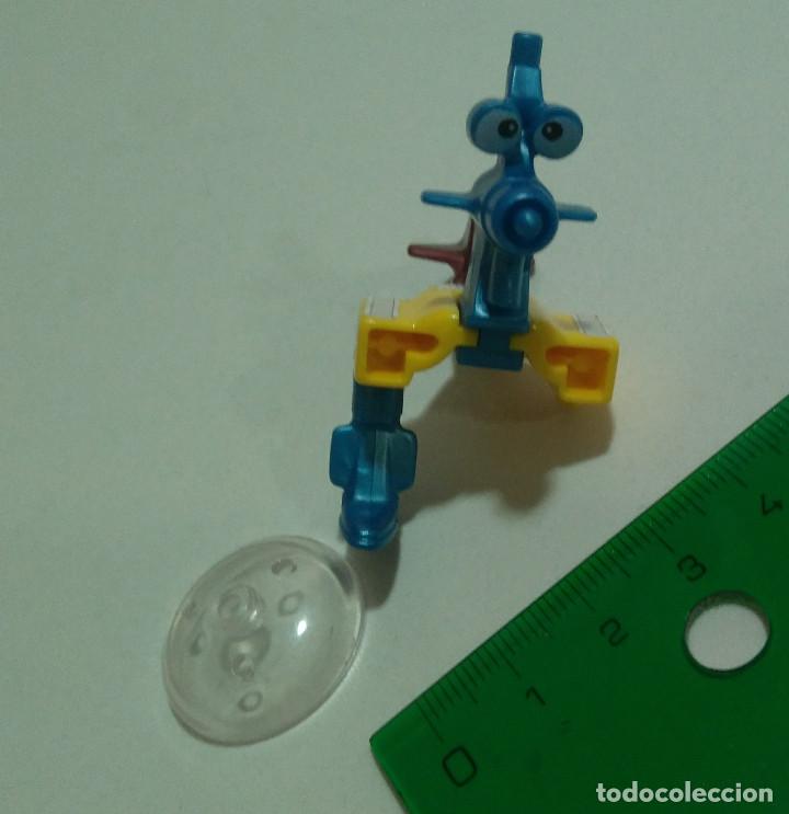 Figuras de goma Kinder: robot kinder incompleto androide - Foto 2