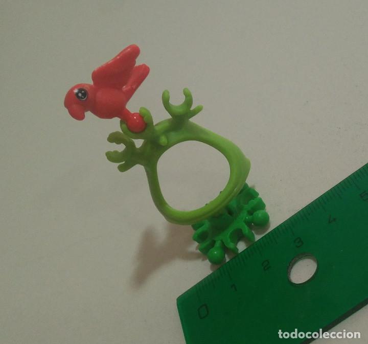 Figurines en Caoutchouc et PVC: especie de planta vegetal con pajaro kinder infinimix pajarito ave exotica bird