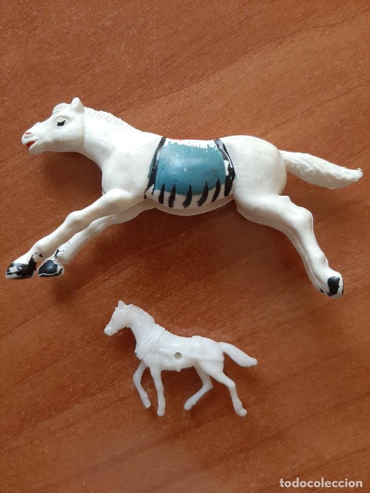 Figuras de goma y PVC: DOS FIGURAS : CABALLOS - Foto 1