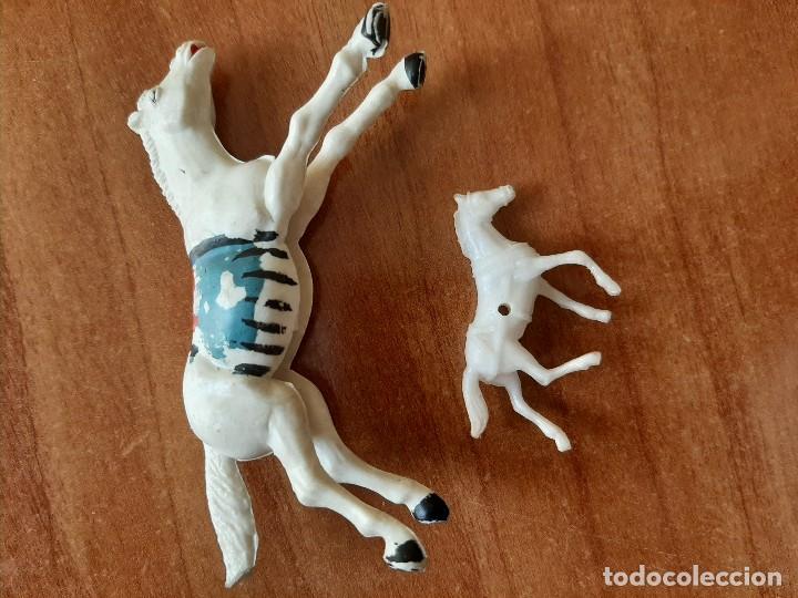 Figuras de goma y PVC: DOS FIGURAS : CABALLOS - Foto 2