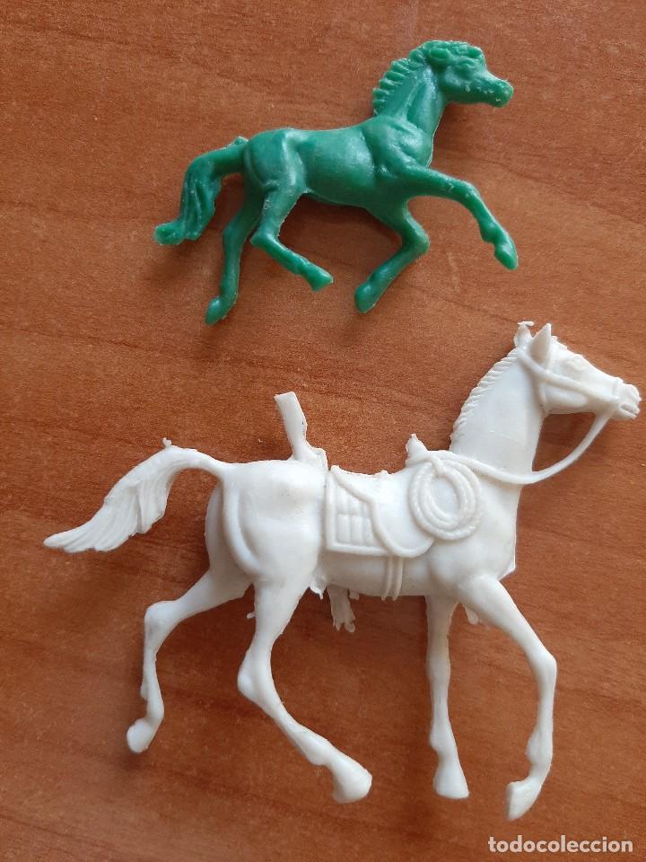 Figuras de goma y PVC: DOS FIGURAS : CABALLOS - Foto 1