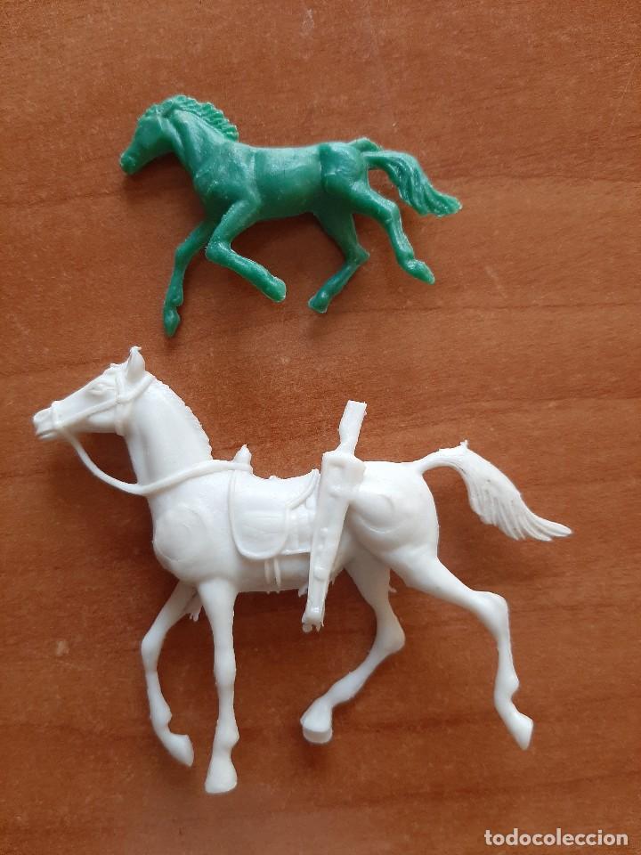 Figuras de goma y PVC: DOS FIGURAS : CABALLOS - Foto 2