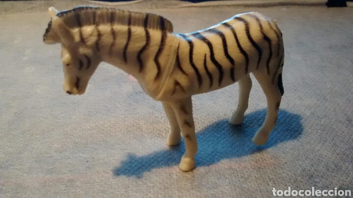 Figuras de goma y PVC: FIGURA DE CEBRA - Foto 1
