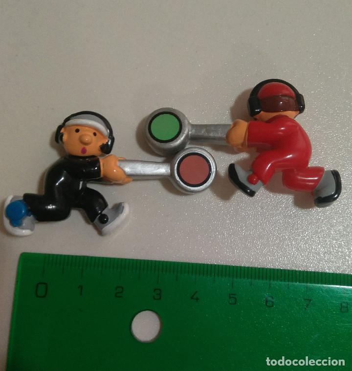 Figurines en Caoutchouc et PVC: ESPECIe de controlador de transito aereos mu&ntilde;ecos kinder ? no lo s&eacute;