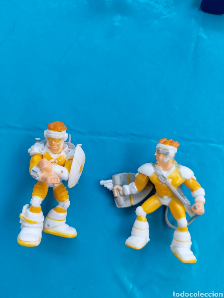 Figuras de goma y PVC: Figuras equipo Actimel Danone - Foto 3