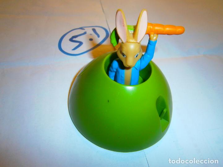 Rubber and PVC Figures: CONEJO SALIENDO DE LA MADRIGUERA
