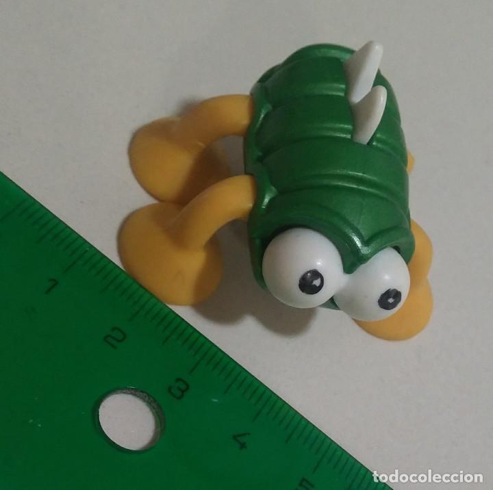 Kinder &Uuml;berraschung: figura bicho kinder ventosas mu&ntilde;eco verde