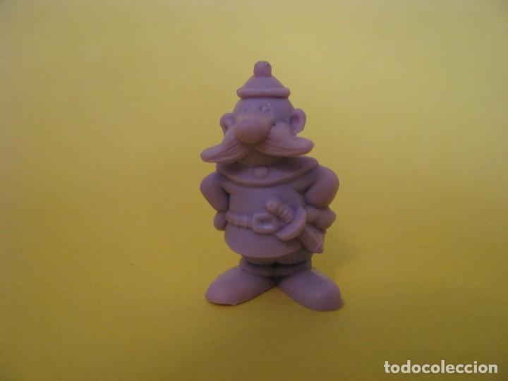 Figuras de goma y PVC: DUNKIN ASTERIX DARGAUD. BRETON. GRIS. - Foto 1