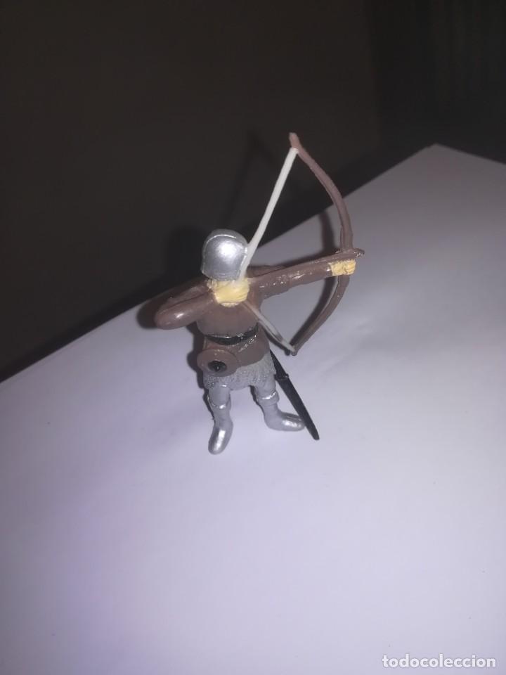 Figuras de goma y PVC: FIGURA DE PVC GUERRERO MEDIEVAL CON ARCO - Foto 1