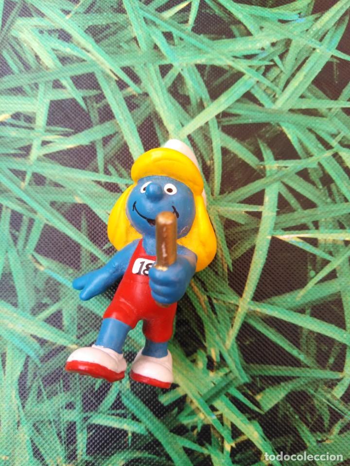 Figuras de goma y PVC: Lote Pitufinas de goma - Foto 3
