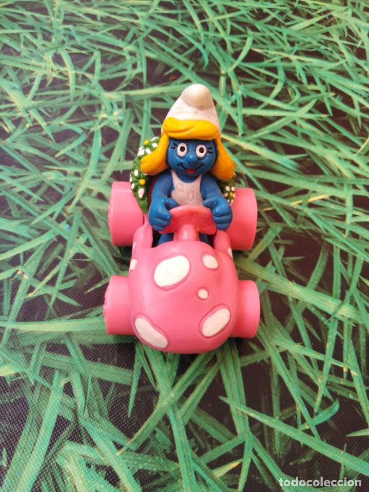 Figuras de goma y PVC: Mu&ntilde;eca goma Pitufina con coche - Foto 1