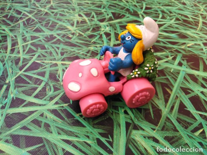 Figuras de goma y PVC: Mu&ntilde;eca goma Pitufina con coche - Foto 2