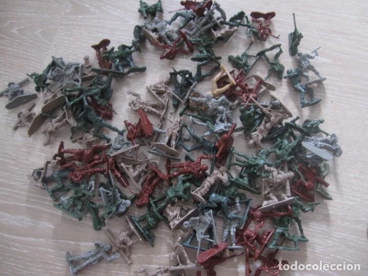 Gummi- und PVC-Figuren: MAS DE 100 SOLDADITOS GRANDES PLASTICO. MAS GRANDES QUE LOS TIPICOS DE MONTAPLEX.