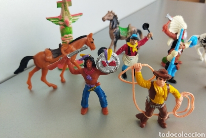 Figuras de goma y PVC: Lote de 10 figuras COMANSIi Indios ,Vaqueros,Totem ,Caballos - Foto 4