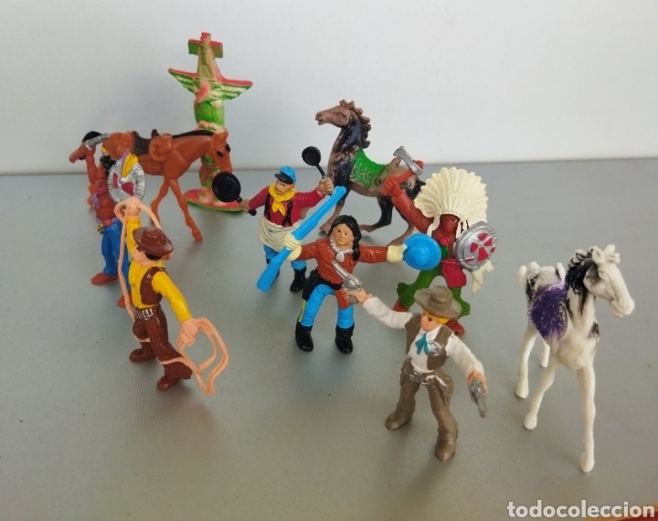 Figuras de goma y PVC: Lote de 10 figuras COMANSIi Indios ,Vaqueros,Totem ,Caballos - Foto 1